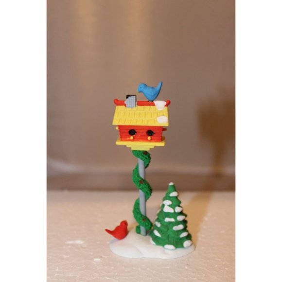 Dept 56 Snow Village - A Home for the Holidays - Picture 2 of 4